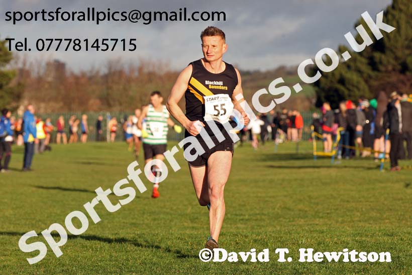 Mens veteran Cathedral Relays, Birtley. Photo:  David T. Hewitson/Sports for All Pics